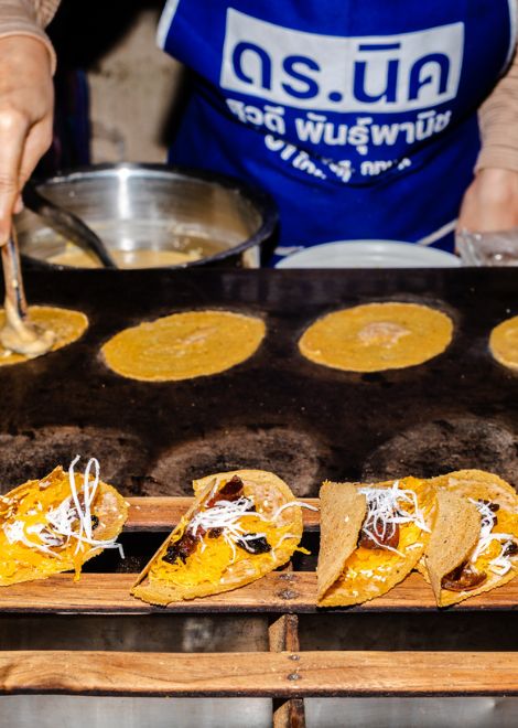 Old-school khanom buang Thai crepes