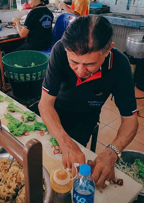 Watch your poh pia fresh spring rolls being made