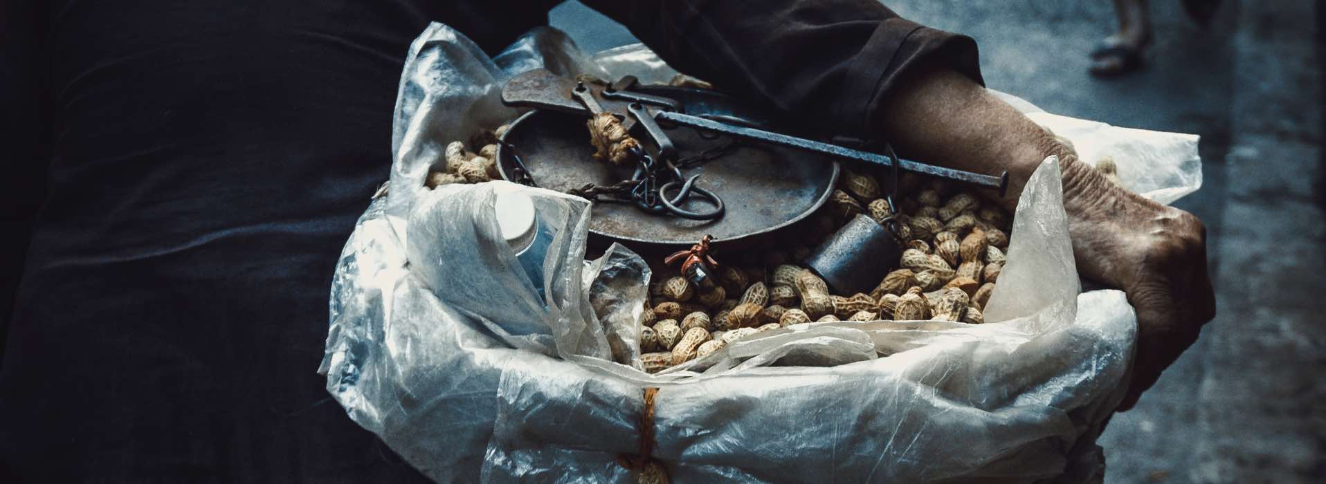 video screenshot for Discover why night is the right time for Hanoi's food markets