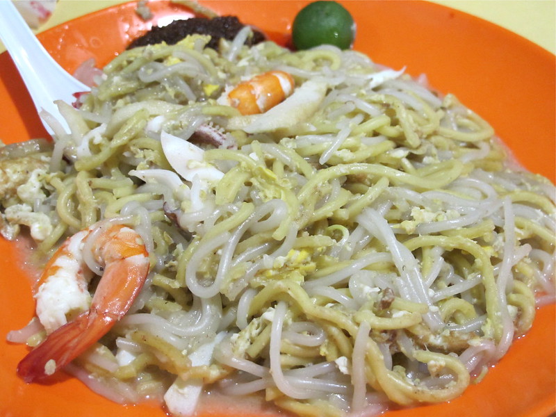 Hokkien mee - best hawker food in Singapore