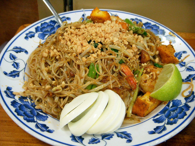 mee siam - best hawker food in Singapore