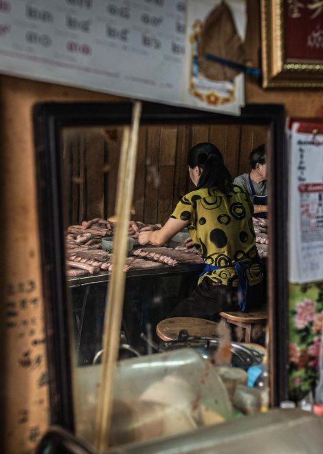 A food tour which takes you through the heart of Old Bangkok.